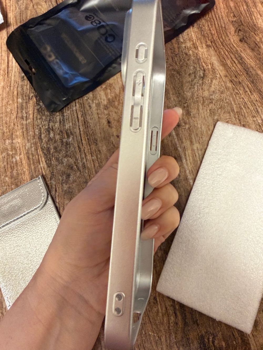 Iphone 17 Pro Max silver tone faux leather with wallet attachment, NEW - Picture 7 of 8